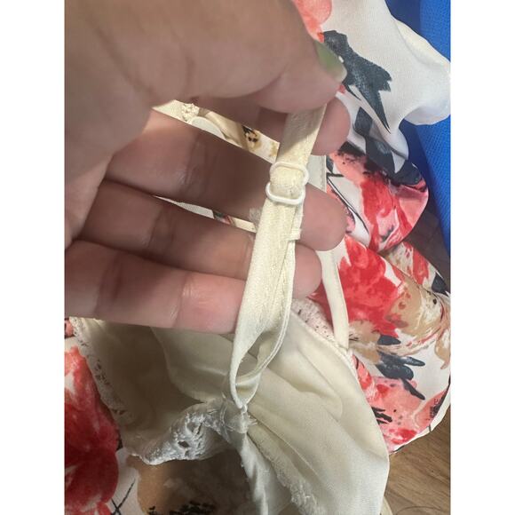 Illa Illa Floral White Lace Romper – Women’s L – Boho Chic Summer Style - Picture 3 of 6